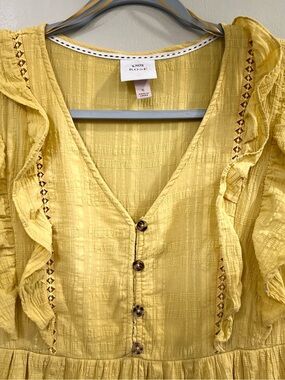 Knox Rose Dress Size Small
Yellow Ruffle Button-Front